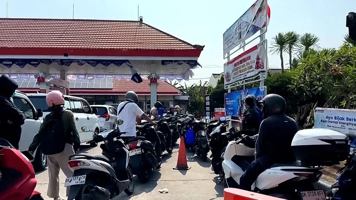 La escasez de combustible en Bali provoca compras de pánico y largas colas