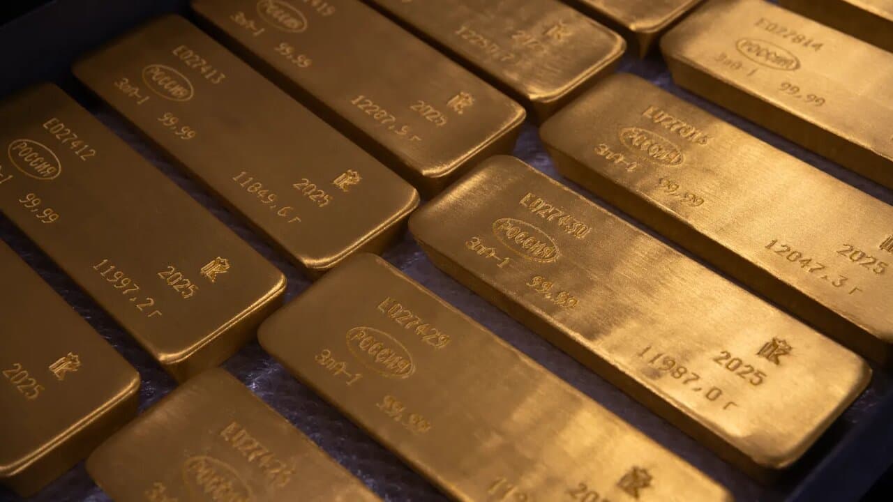 Russian Gold Flows Shift Towards Hong Kong Amid Western Sanctions