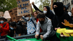 Les lycéens français manifestent contre le manque de moyens et les conditions scolaires