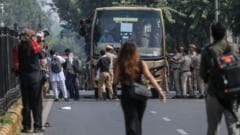 New Delhi im Lockdown: 'Kakerlaken-Partei'-Chef nach Protesten freigelassen