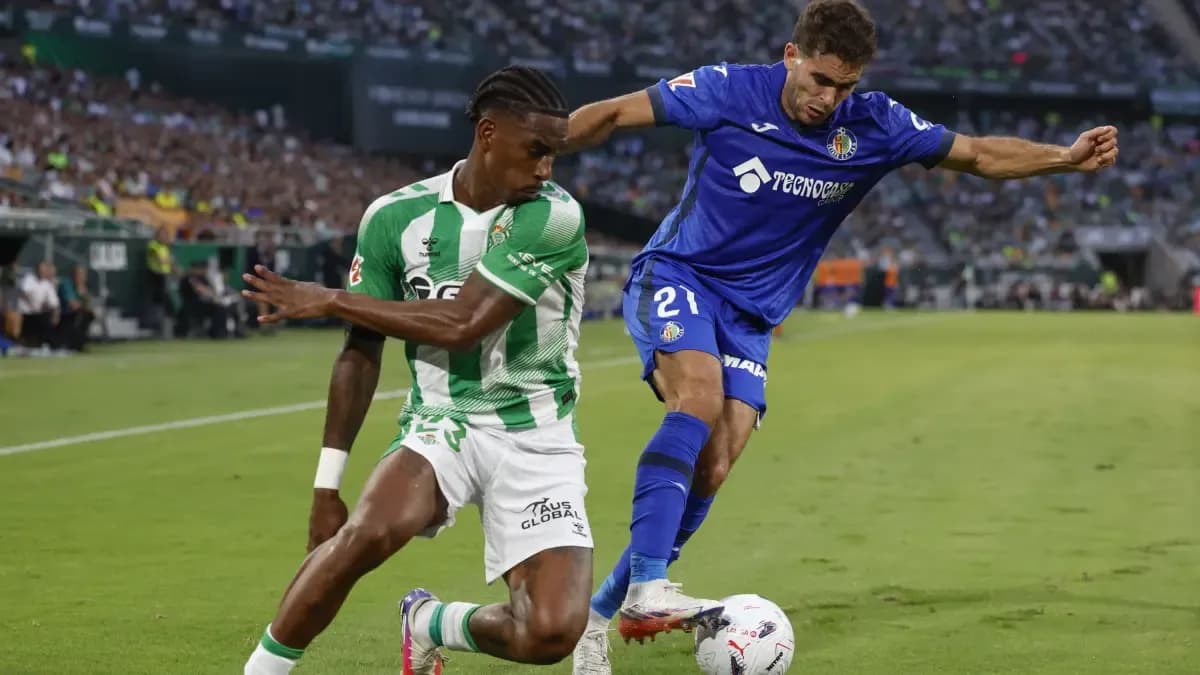 Junior Firpo regresa al Betis para pruebas médicas tras lesión con su selección