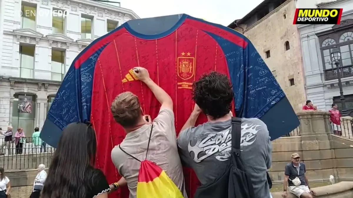 Die spanische Nationalmannschaft erhält einen Heldenempfang in Oviedo