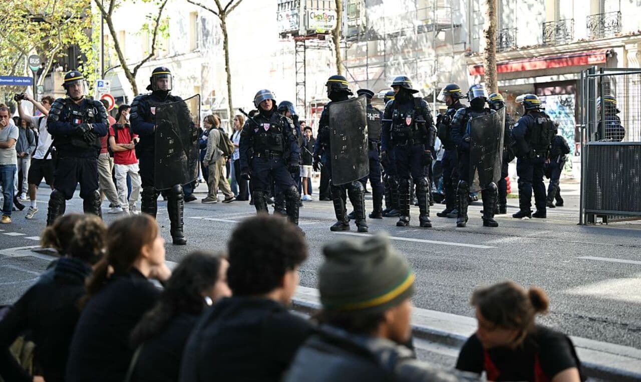 Hunderte Polizisten und Schüler bei Protesten in Frankreich verletzt