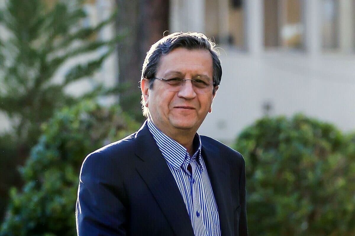 رئيس البنك المركزي الإيراني: الاقتصاد الإيراني لن ينهار تحت العقوبات الأمريكية