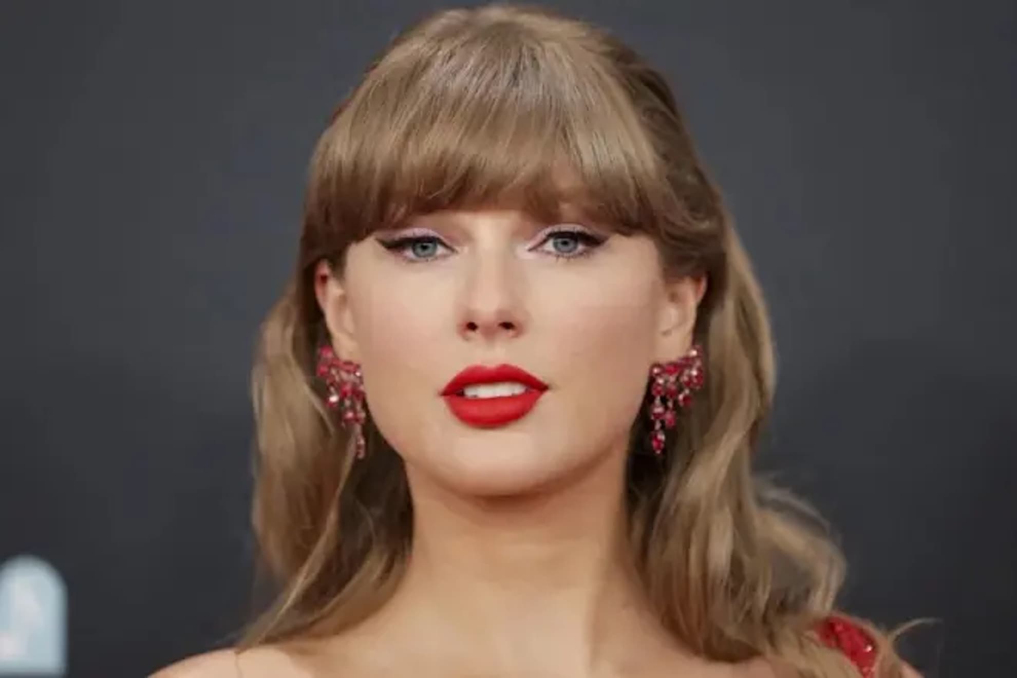 Taylor Swift se adelanta a la IA protegiendo legalmente su voz y su imagen