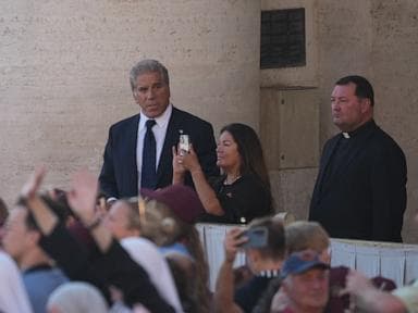 La star de Hulk, Lou Ferrigno, réalise son rêve d'enfant en rencontrant le Pape Léon XIV