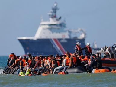 Cancelado el acuerdo entre el Reino Unido y Francia para reducir el cruce de migrantes en pequeñas embarcaciones