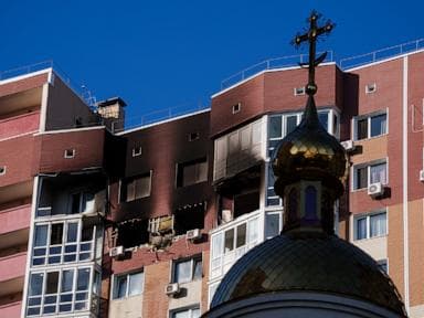 Russische Luftangriffe behindern Verkehr auf 3 Kiewer Brücken in neuer Störungstaktik