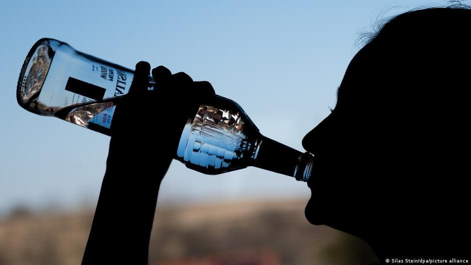 Kognitiver Verfall: Warum sich das menschliche Gehirn freiwillig dem Alkohol ergibt?