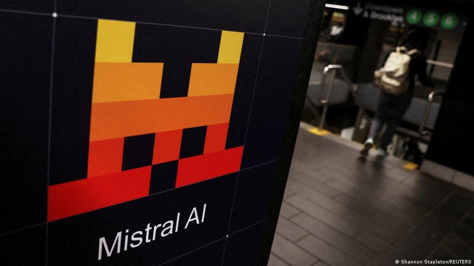 شركة Mistral الفرنسية تكشف عن نموذجها الرائد للذكاء الاصطناعي «Le Chonk»