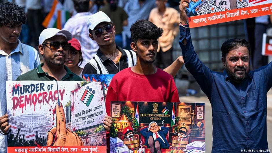 Hindistan muhalefeti, seçmen listelerinde manipülasyon iddiasıyla Seçim Komisyonu'na yürüdü