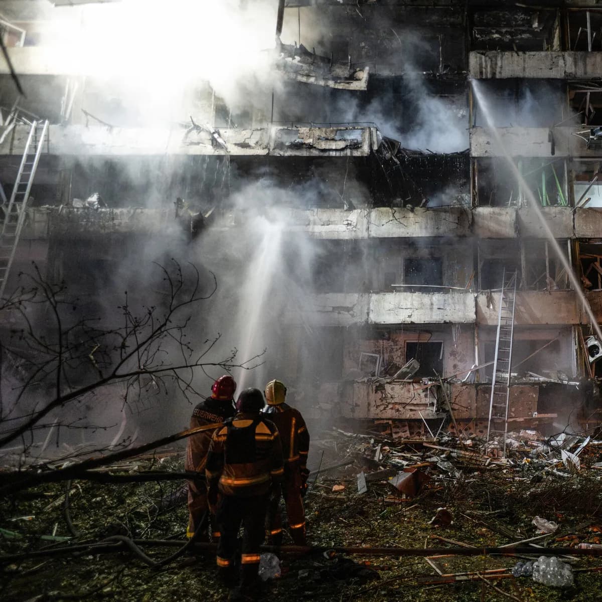 Russia Shifts Strategy to Winter Bombardment Campaign Against Ukrainian Infrastructure