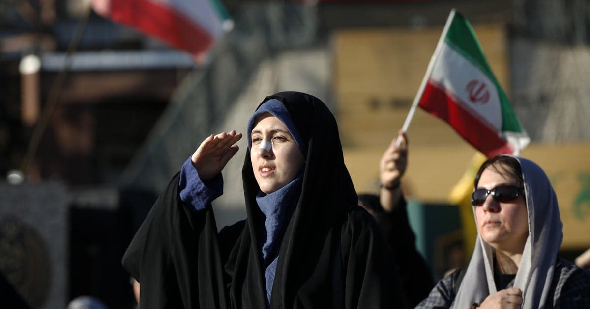 تغییر موضع مقامات آمریکایی در قبال مطالبات هستهای ایران تحت فشار اقتصادی منطقهای
