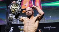 Image caption, Alexander Volkanovski has won 28 of his 32 professional fights