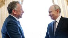Image caption, The latest talks between Putin (right) and Witkoff lasted about three hours in St Petersburg