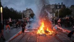توضیح تصویر، ما واقعا خواهان تغییر در فرانسه هستیم»؛ یک معترض نوجوان در گفتوگو با بیبیسی در جریان تظاهرات پاریس