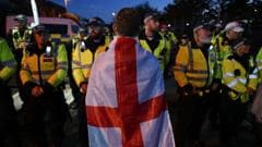 Estallan enfrentamientos en la costa sur del Reino Unido tras la llegada de 149 migrantes a Gosport