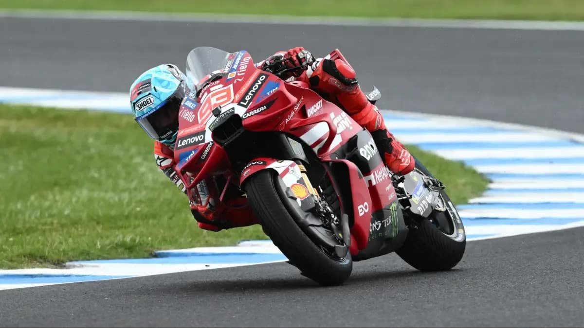 Marc Márquez, de una caída a la pole en Phillip IslandJOEL CARRETT / EFE