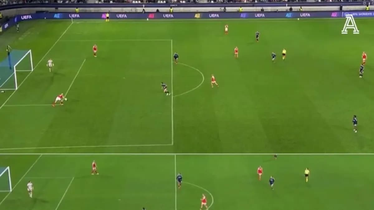 ركلة جزاء غريبة تثير الجدل في مباراة أرسنال للسيدات بدوري الأبطال