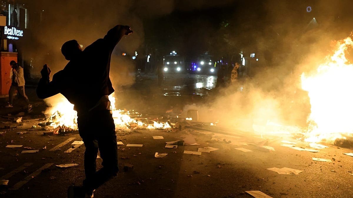 Violent Clashes Erupt in Tirana as Student Protests Join 'Flamingo Revolution'
