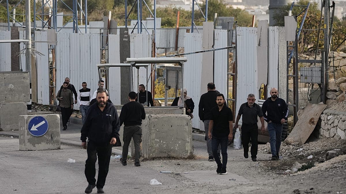 İsrail güçleri Hebron'da yüzlerce kişiyi yerinden etti