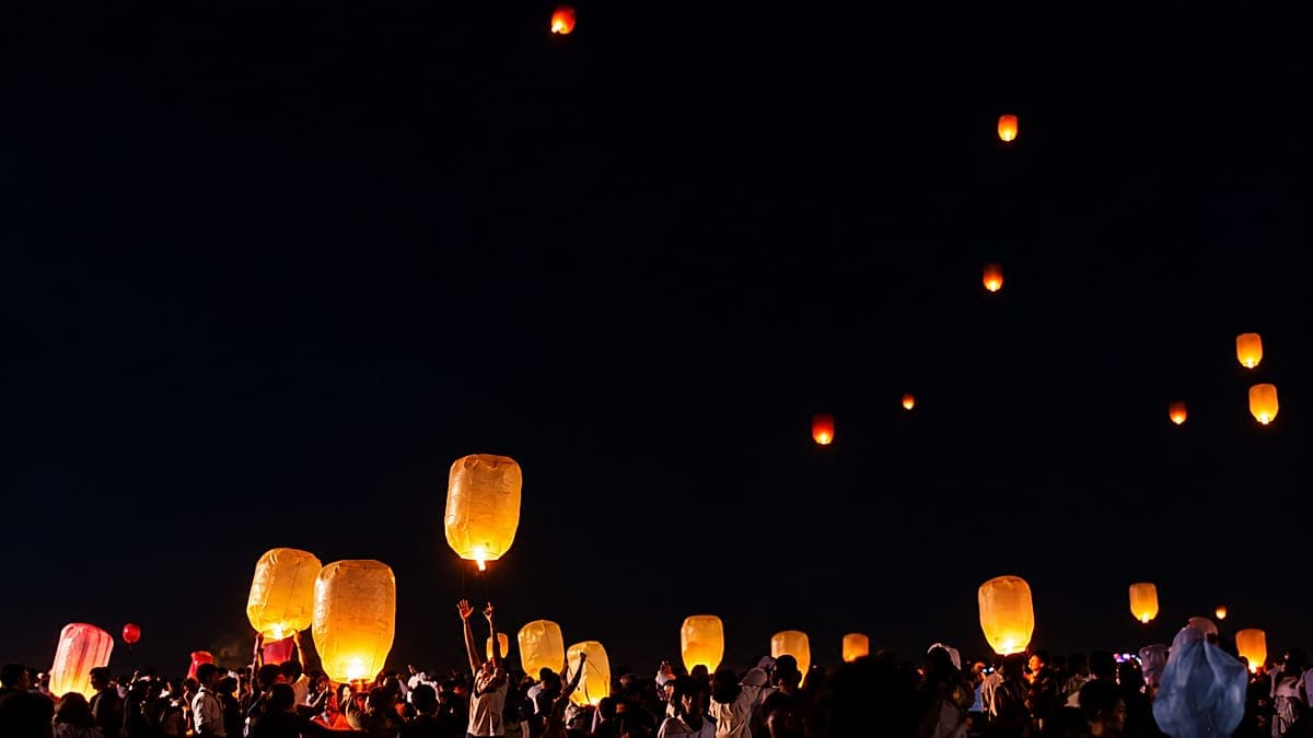 Myanmar feiert Lichterfest Thadingyut in Bagan