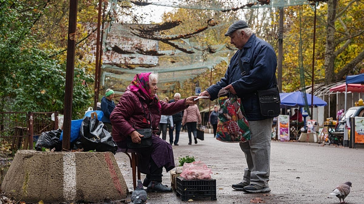 Ukraine's Ombudsman Dmytro Lubinets speaks with Oleshky residents during their evacuation amid a local ceasefire in Ukraine's Kherson region on 30 October 2026
Office of the Ombudsman of Ukraine via AP/Office of the Ombudsman of Ukraine