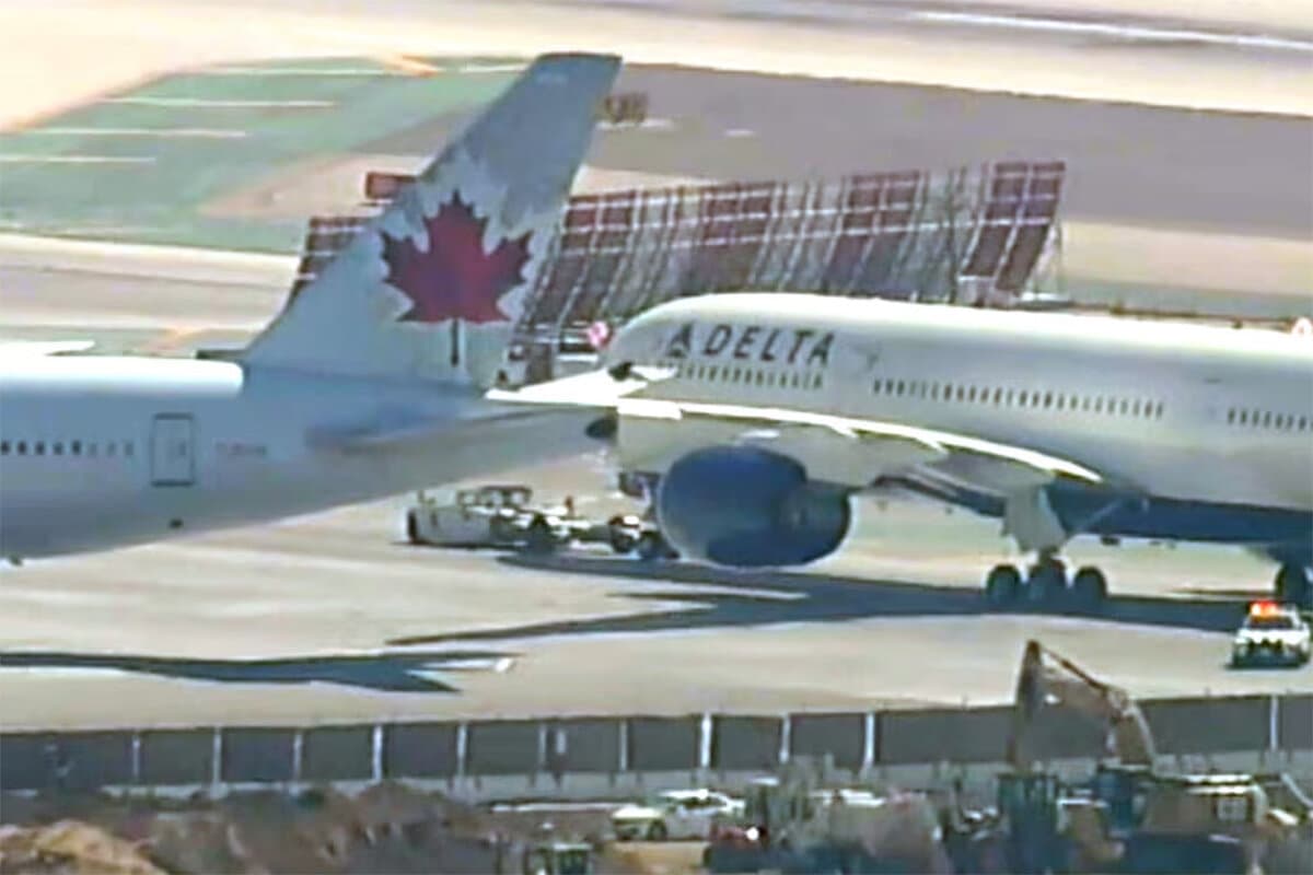 Colisión de dos aviones comerciales en la pista del Aeropuerto Internacional de Los Ángeles