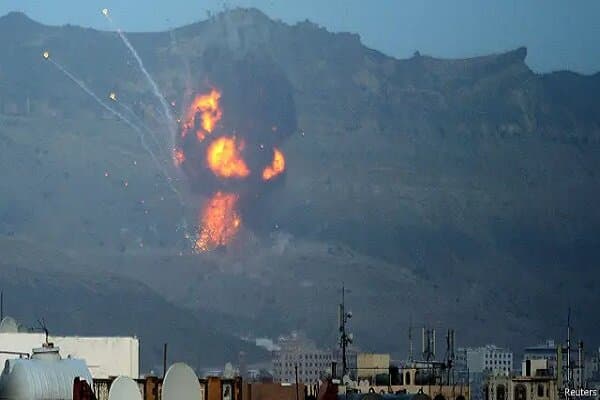 تعليق الرحلات الجوية في السعودية واستهداف أرامكو وسط تصعيد عبر الحدود في اليمن