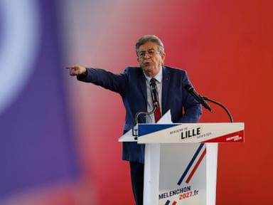 Jean-Luc Mélenchon courtise les jeunes face aux manifestations lycéennes en France
