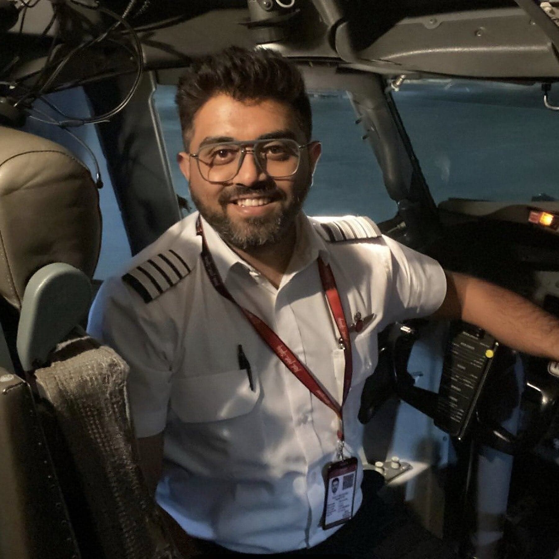 Un pilote indien poignardé sur un vol de FlyDubai raconte l'attaque soudaine