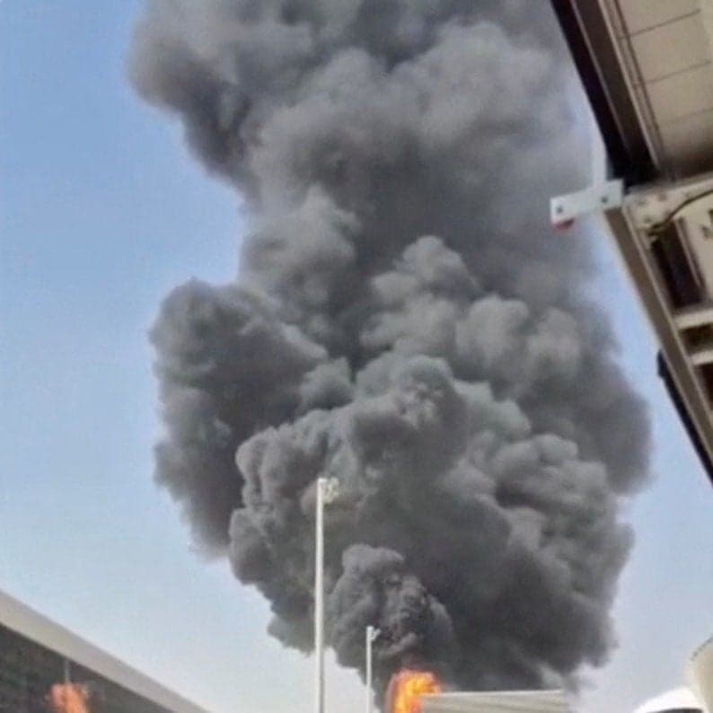 هجوم حوثي على مطار الرياض يسفر عن مقتل ثلاثة وسط تصعيد إقليمي
