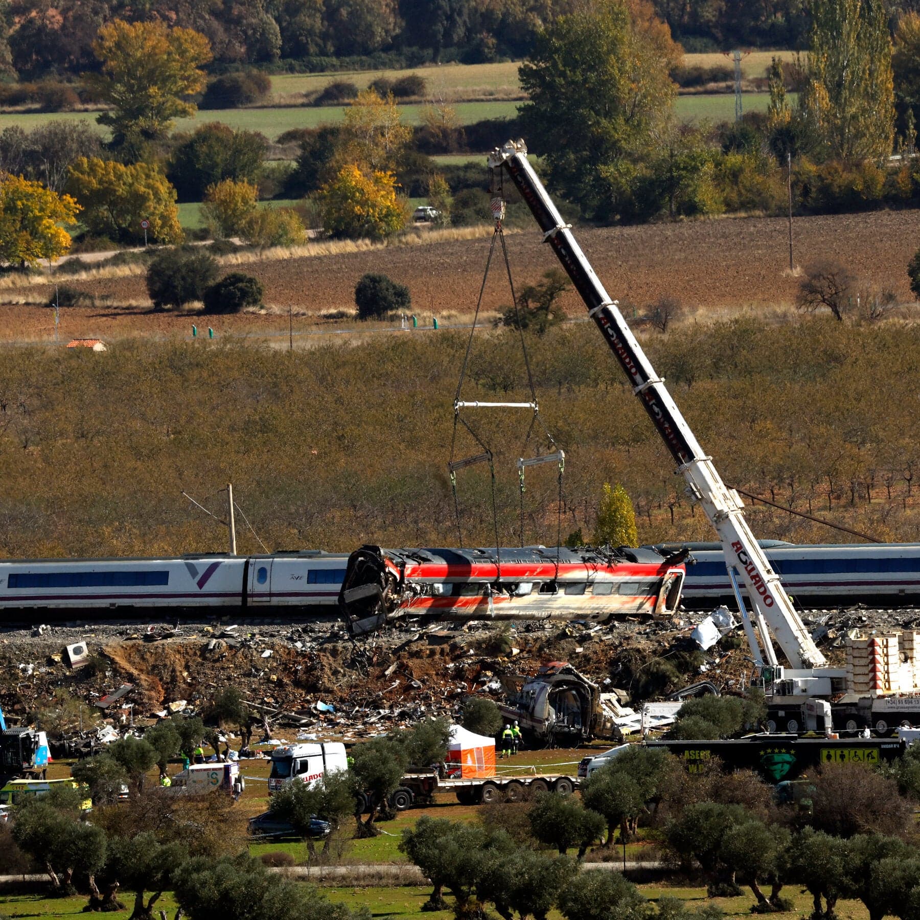 Spanish Transport Minister Cites Controller Error in Deadly Train Crash