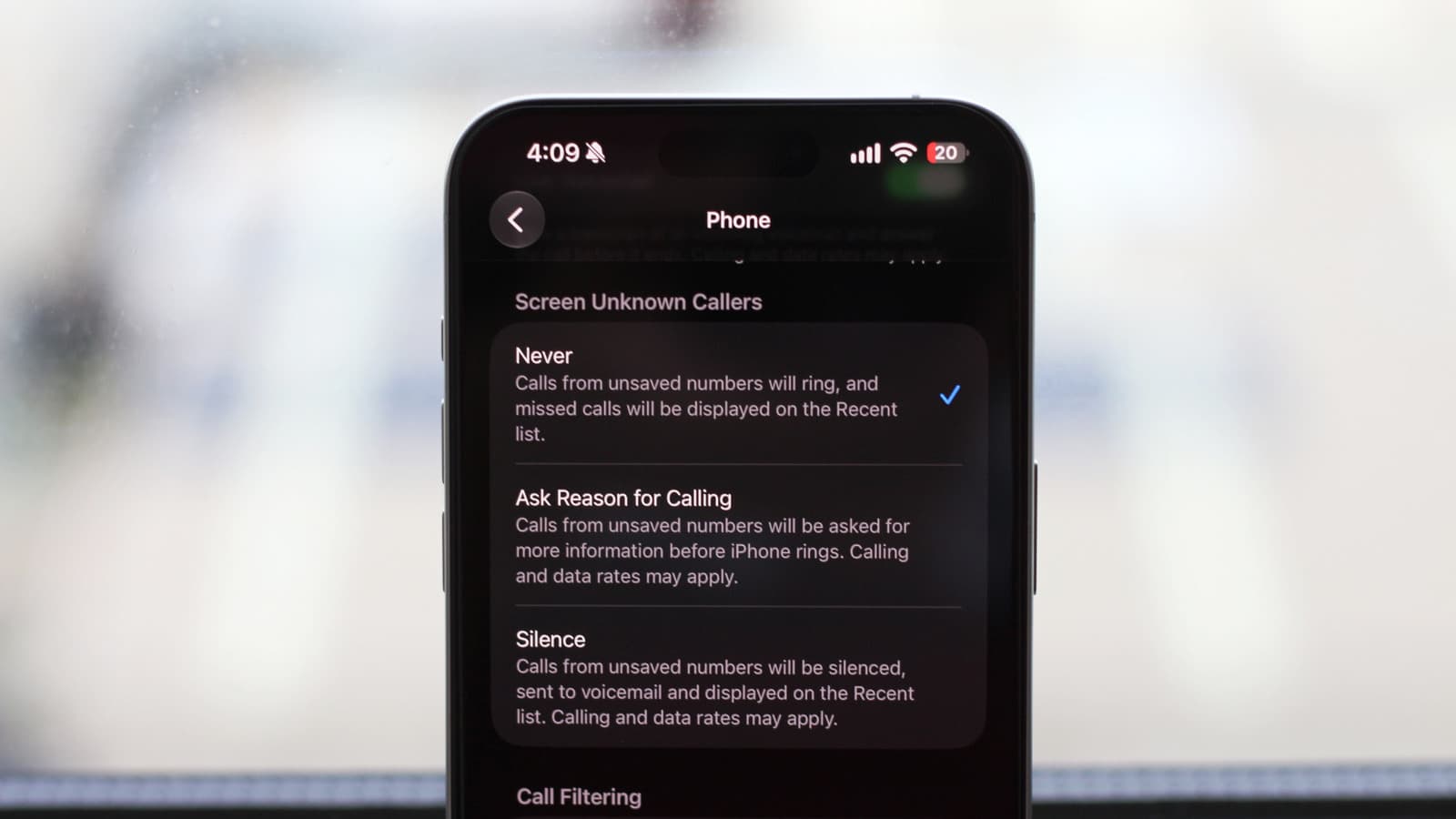ميزات الهواتف الذكية المدمجة تحد من مكالمات البريد المزعج على iOS وأندرويد