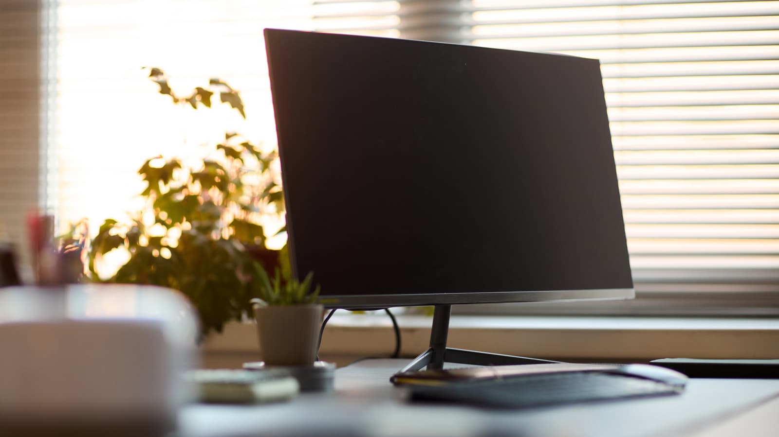 Mini PC vs. Ordinateur portable : Évaluation des configurations de bureau à domicile